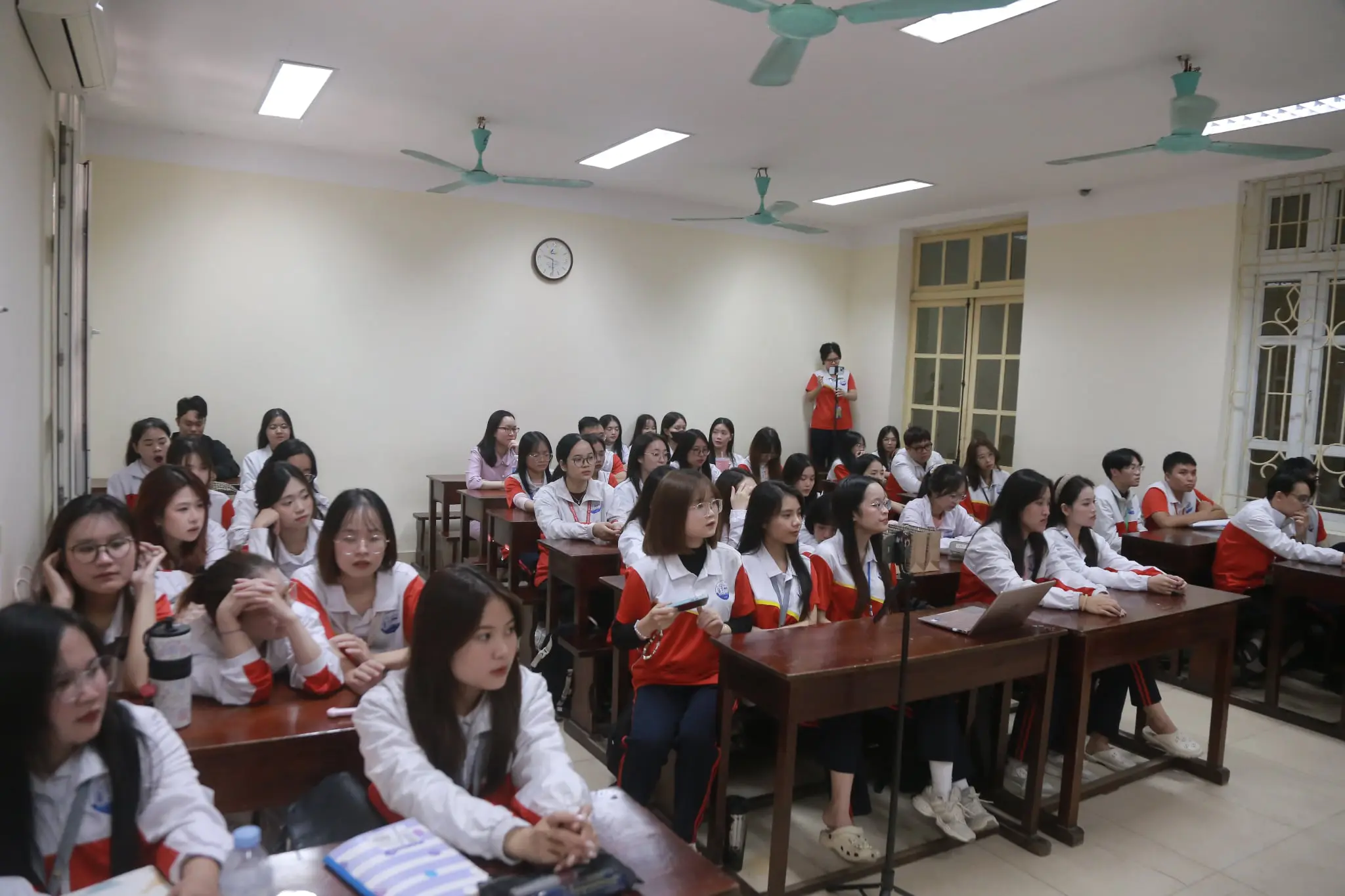 cơ hội việc l&agrave;m của ng&agrave;nh thương mại điện tử